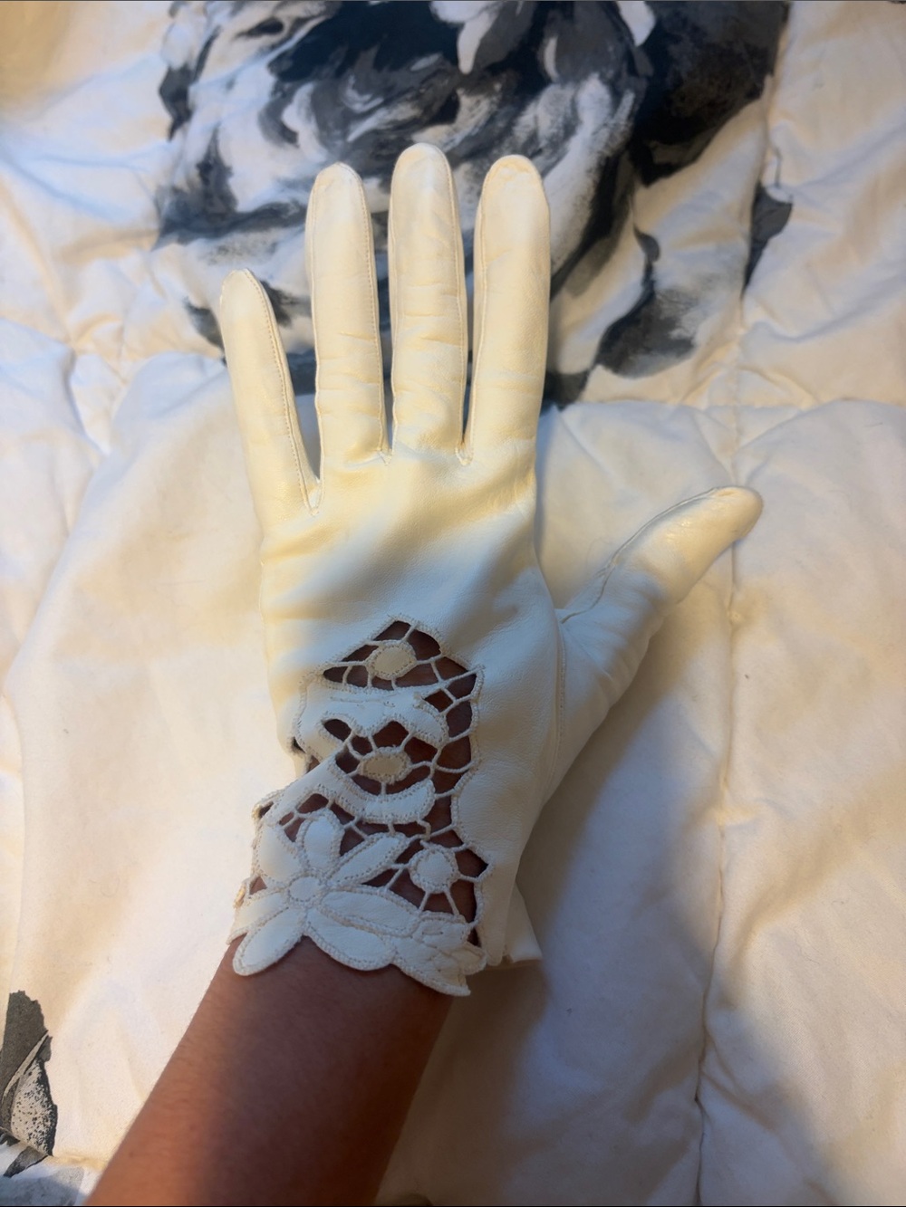 Vintage 1960’s White Intricate Floral Lace Leather Gloves